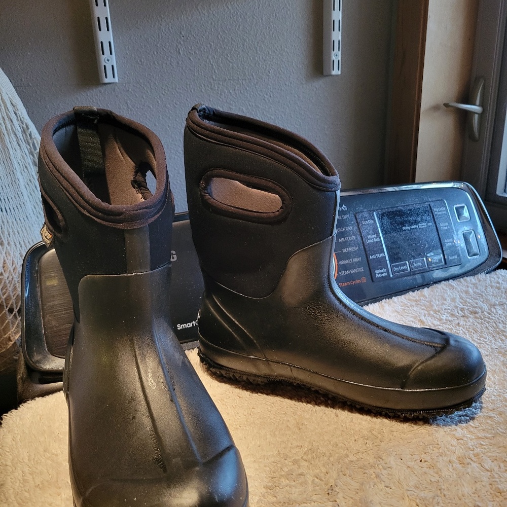 BOGS rubber boots, black, size 8